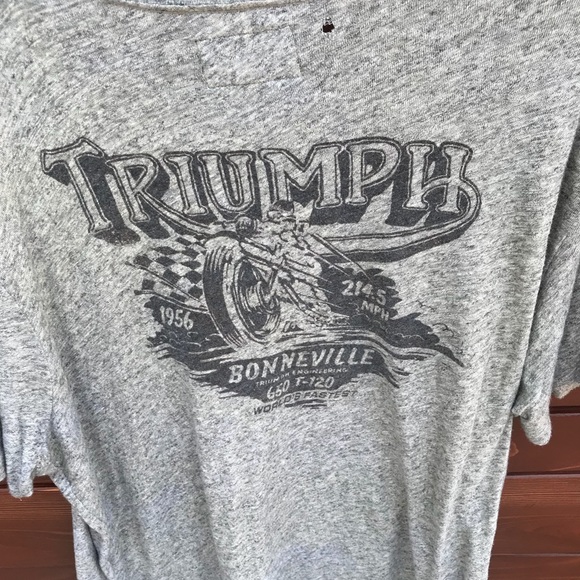 Distressed Triumph Tshirt super soft - Picture 3 of 6